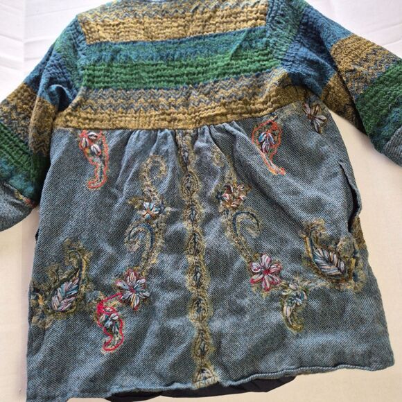 SoftSurrounding Size Med, Open in Front, Shell 100% Wool, Lining 100% Polyester. - Picture 5 of 7